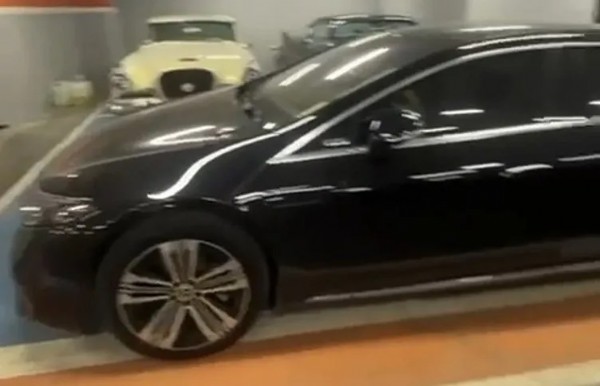 Lüks otomobillerle para aklama! Son model arabalar gizli otoparktan çıktı